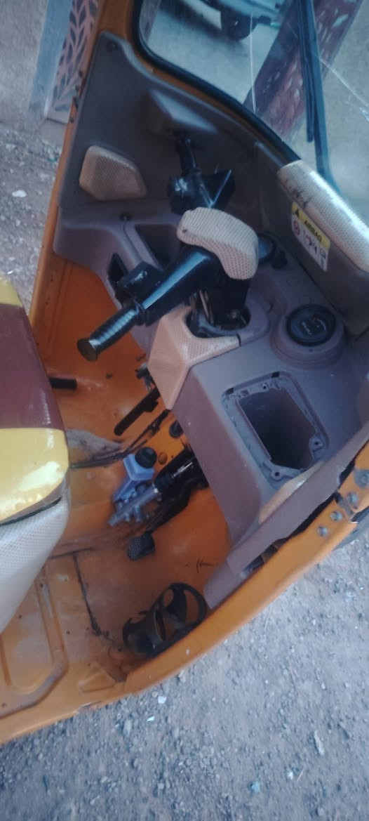 السلام عليكم تكتك موديل 21 شهر 9
رقم بغداد
تكتك جاهزه اللشارع  

محرك مفتوح وبيها رشات صبغ 
مكاني اشعب 
لاتصال ***********
