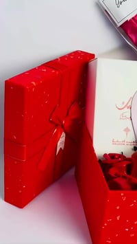 بوكس هدايا • عطر مسك • ورود حمراء