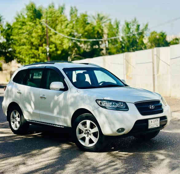 السلام عليكم 
سنتافيا ٢٠٠٩ شركة عامة 
محرك سته سلندر ٢٧٠٠ المرغوب 
رقم بغداد تسلسلي بسمي 
ماشية ٢٤٠ حقيقي 
بيها جاملغ الامامي مفتوح ونصه مصبوغ مع الدعاميات البلاستك فقط 
فتحة +تحكم ستيرن جهتين +كاميرا و شاشة لاين زنون 
مكاني بالكوت معروضة ب ١٤٢ وبيها مجال
***********6
