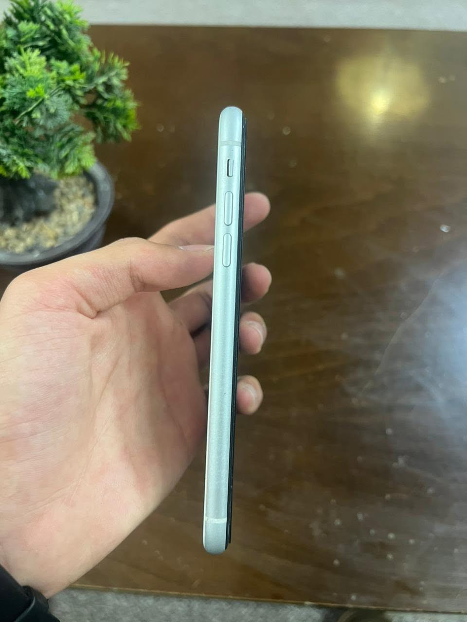 آيفون XR مبدل بطاريه وشاشه اصلي نسبه البطاريه 83 جهاز نضيف كلش كاميرا فيس إيدي كلها شغال مابيها اي عيب 64 غيغا استخدام شخصي مابي اي خدوش السعر 180 وبيها مجال مكاني كركوك حي الواسطي مستعجل ع بيعها للتواصل فقط واتساب ***********
