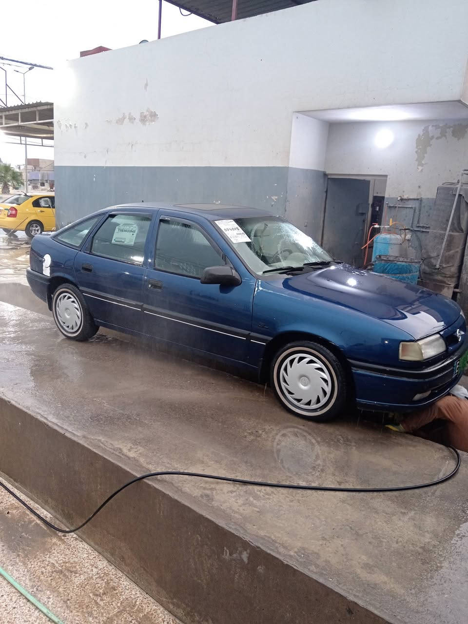 السلام عليكم اوبل فيكترا موديل 92 رقم جديد هزه جديده رقم انجليزي حجم 16 طخم تاير جديد باتري جديد محرك لا صرف ولا نفخ طخم معمر جديد  ، ***********////***********
