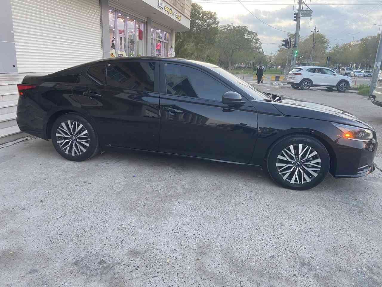 سلام و عليك
نيسان ئالتيما ٢٠٢٣ SV
دوو پارچة و يةك بست بؤياخي هةية جاملخ سايةق بؤنيد يةك پةلة Pdr
رادار بيش و دواي لاكان 
خةتي جادة 
گلؤپ ناو دةشبول هيج ئيش ناكات 
زؤر توندو تؤلة 
٢٥٠ نوقساني نيية
سةنةوي تا ٢٠٣٠ تازةية
بةناوي خؤمةوةية تةحويل غرامة بةشةرت 
٤٥٠٠٠ مايل رؤشتوة
بةشةرتي گير و مةكينة
كتاب جام رةشي هةية 
***********عربي 
  *********** 
سعر ١٥٤كلاومه جال
