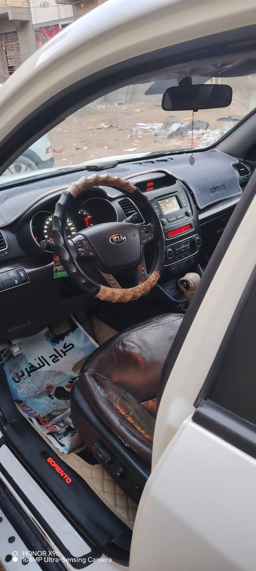 سلام عليكم سورنتو 2015 للبيع محرك 6 سلندر وارد كويتي فول موصفات ماعدة الفتحة كشنات جلد تدفئة وتبريد ماشية 100الف مكان كربلاء ***********
