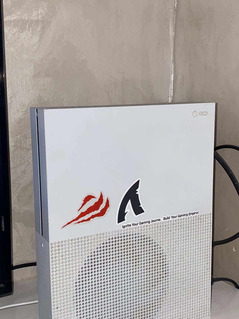 Xbox one s 1tb 
يخبل نظيف
كيم باس شهر 
200 وبي مجال حك الجية 
مكاني العامرية 
***********
