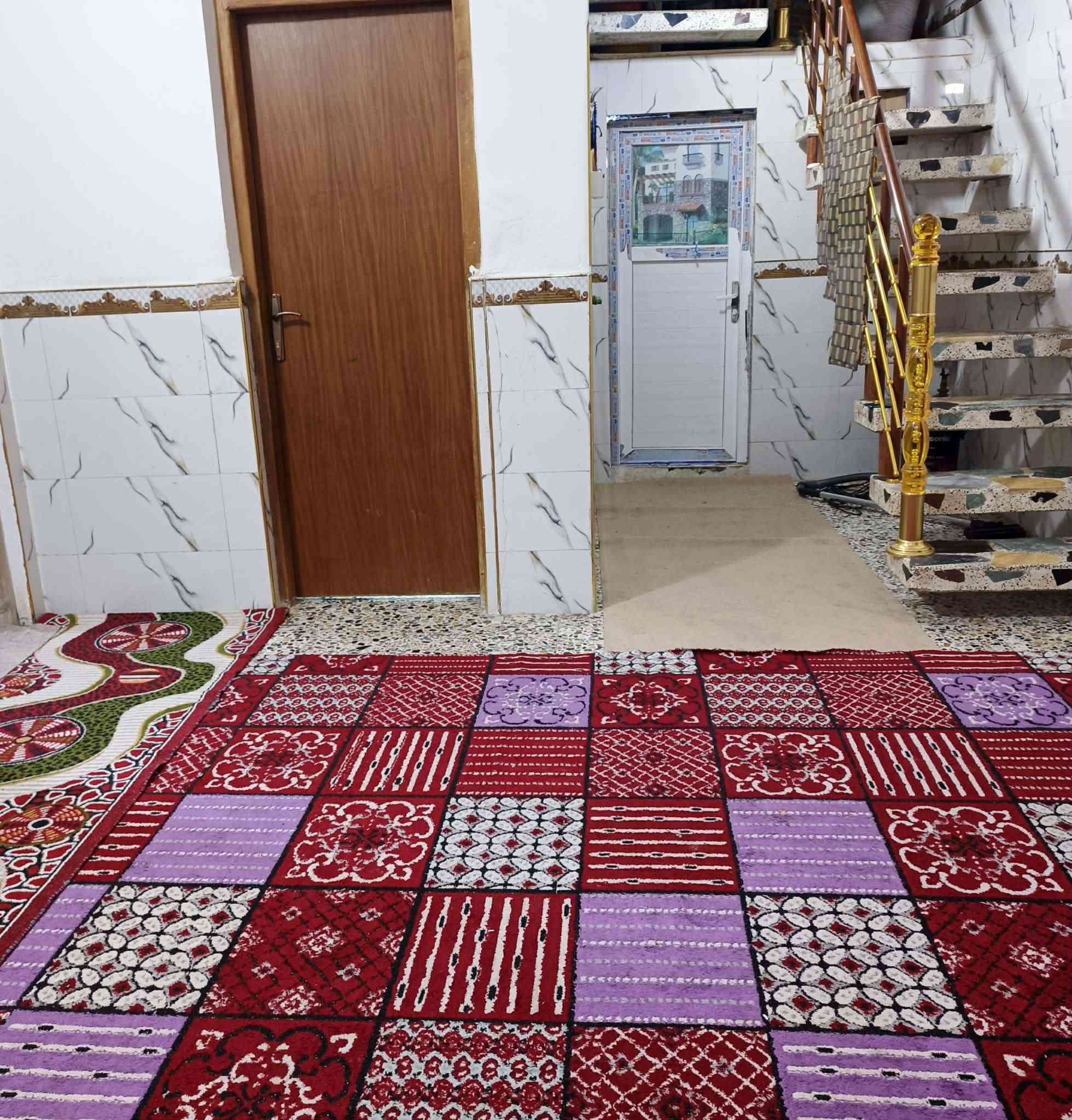 السلام عليكم للبيع بيت طابوا صرف مساحة ١٥٠ غرفة واحده الموقع حي الشهداء نهاية السايدين للتواصل على الرقم : ***********
