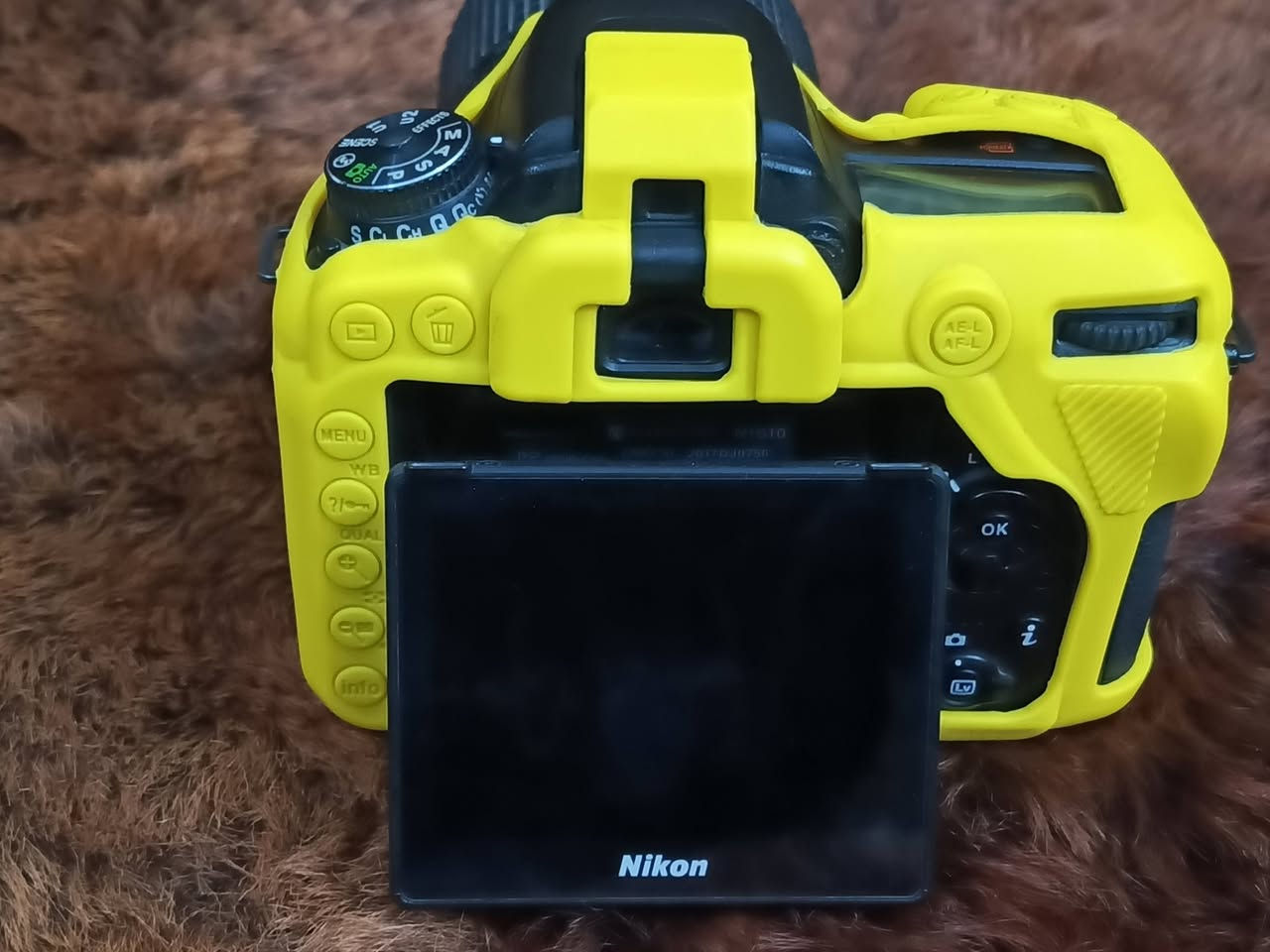 السلام عليكم كامره نيكون 7500 الغنية عن التعريف
شاشه لمس قلاب 
ملحقات:• 
1- بدي نضيف نضافته 100بل 100 شتره 7الف 
2- عدسه  18.140مع غطاء صنع تايلدني اصلي 
3-حزام كتف اصلي مالته 
4-جنطة اصليه من نيكون 
5- كارتونها الاصلي 
6-جلاتين لون(اصفر) 
7-فلتر ND 
8-رام 64Gمن شركة سان ديسك 4k اصلي 
9-بطاريه اصليه السوده 
10-شاحنه اصليه 
م/ الكامره جديده بمعنى الكلمه مستخدمه جداً قليل سعرها 900 مع التوصيل 
العنوان فلوجه 
تواصل خاص او واتساب او اتصال ***********
