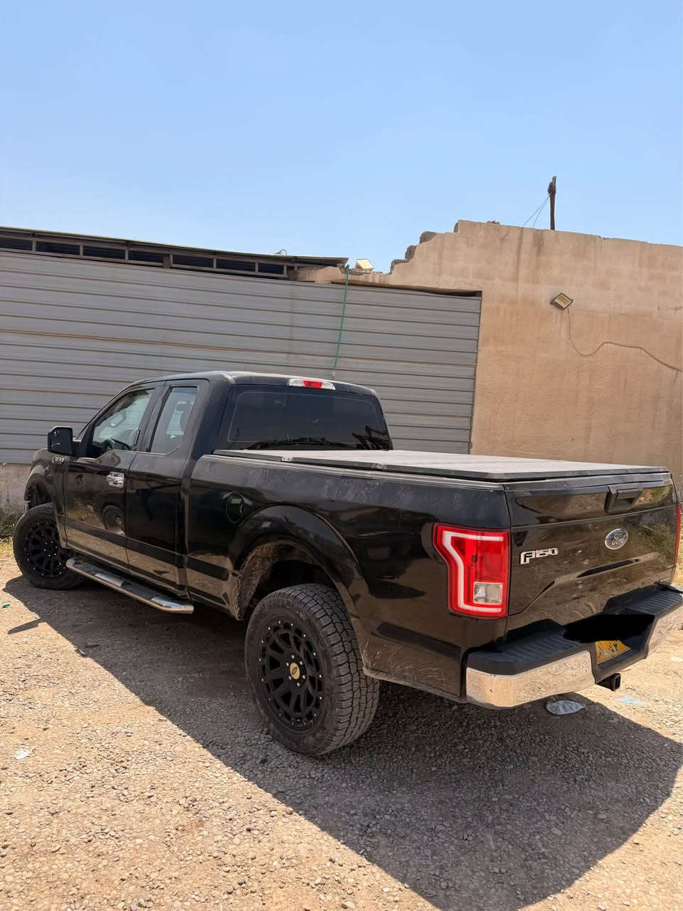 فورد F150
موديل 2016 
محرك 8 سلندر جديد حاويه 
ماشيه 117 
كير محرك تبريد اكسل دبل اكسل بشرط 
شاصي بشرط 
4 تايرات جديده جواها 
صبغ بيها مكانات انطيها حزام 
سياره ترايها زيرو 
للبيع بسعر كلش مناسب وماكو هيج سعر قماره ونص السعر (129$)
***********
*********** Colombo, Sri Lanka

