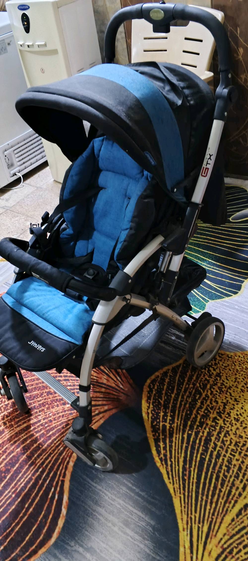 100 الف وبي مجال الطباخ و٧٥ لفرن السجاد يكون خباز لسياح والخبز وفرن شواء وعربانة الطفل ماركة جونيورز الاصلية ب٧٥ وبيها مجال لشراي وسيارة الطفل سعرها ٢٠ بعدها جديدة
بغداد الشعب شارع الصحه الديوان