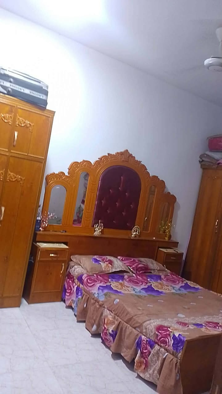 السلام عليكم بيت للبيع مساحة 190 متر طابو زراعي قرار 25 يحتوي على غرفتين نوم وصالة استقبال ومطبخ وصحيات  داخلية وخارجية العنوان الجعارة مقابل مطعم ديوان المدائن الأتصال ***********
