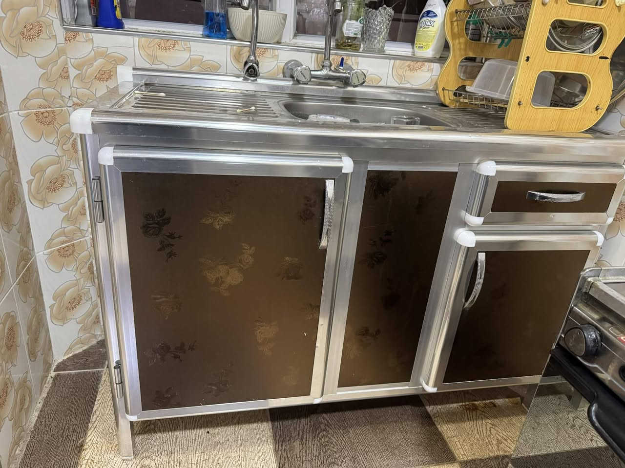 مرحبا
طخم للبيع جديد مستعمل شهر فقط مع ٧ كوشات السعر ٦٥٠الف وبي مجال 
سنك للبيع جديد مستعمل  شهر فقط السعر ٧٥ الف وبي مجال‭٠٧٧٧ ٩٣٦ ٤٦٨٦‬
