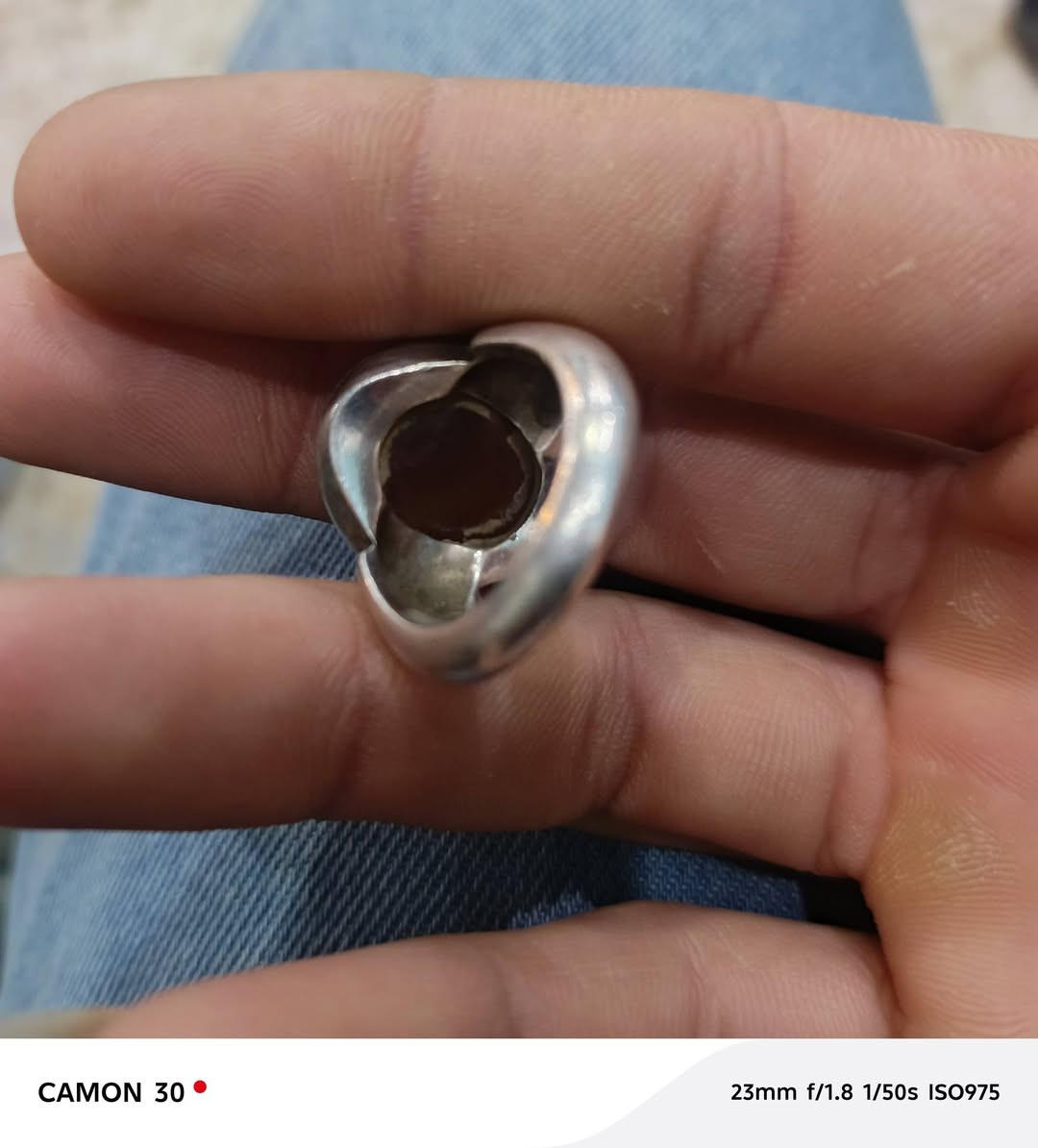 سلام عليكم يماني بيهه زعفران خفيف ذمه مخطوط صياغة ثقيله بحرينيه صب مكاني بغداد ام الكبر والغزلان ***********
