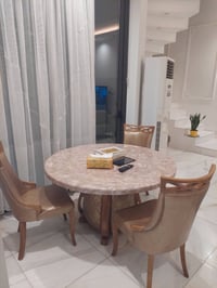 ميز طعام مرمر وخشب زان يتكون من ست كراسي السعر ( ٥٠٠ )  ... وارجوحة مو...