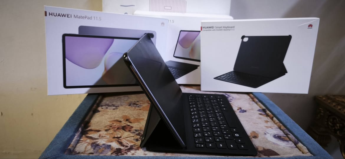 HUAWEI MatePad 11.5 PaperMatte
تابلت هواوي ميت باد 11.5” بيبرميت ( النسخة الورقية ) الجديد ( 256 / 8 جيجا )  اغراضه الاصلية 

Huawei mate pad 11.5
 + كيبورد  هواوي 

 الشاشة / 11.5 بوصة - 120 هرتز 

 غير قابلة للخدش -  معدومة الانعكاسات  للإضائة الخارجية 

 الذاكرة الداخلية / 256 جيجابايت

 الرام / 8 جيجابايت

 الكاميرا / 13 ميجابكسل +فلاش 

 البطارية والشحن السريع

العنوان / بغداد مستشفى الشعب او الشماعية 

للاستفسار خاص او على الرقم *********** و الافضل خاص

سبب البيع عندي مريض و محتاج فلوس ضروري 

السعر 330 الف مع الهدايا
