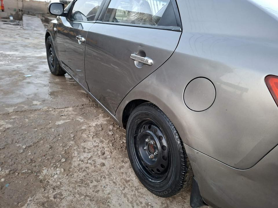 السلام عليكم للبيع فورتي ٢٠١٠ لسياره بيه شويه من الداير لخلفي ولجاملغ الايسر بيه صبغ ونص لبنيد رقم اربيل لدولي تريد وكاله تحويل مكان بابل حي الزهراء السعر ٧٨ وبيه مجال بسيط ***********
