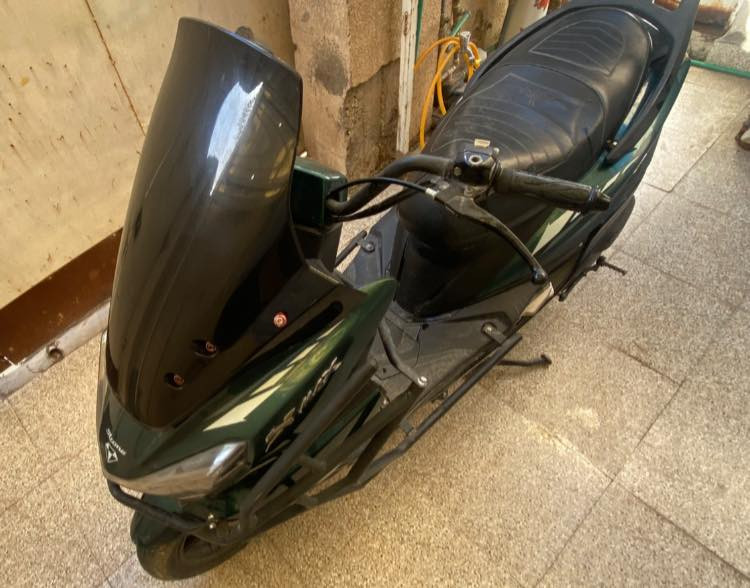 دراجه سترونك صيني نضيفه وجديده مكفوله محرك مامفتوح كامله مكمله سلف هندر باتري جديد كهربائيات كلها شغاله دراجه مال دوام شرط 
سعرها 500 وبيها للشراي مكاني كربلاء حي الوفاء
***********
