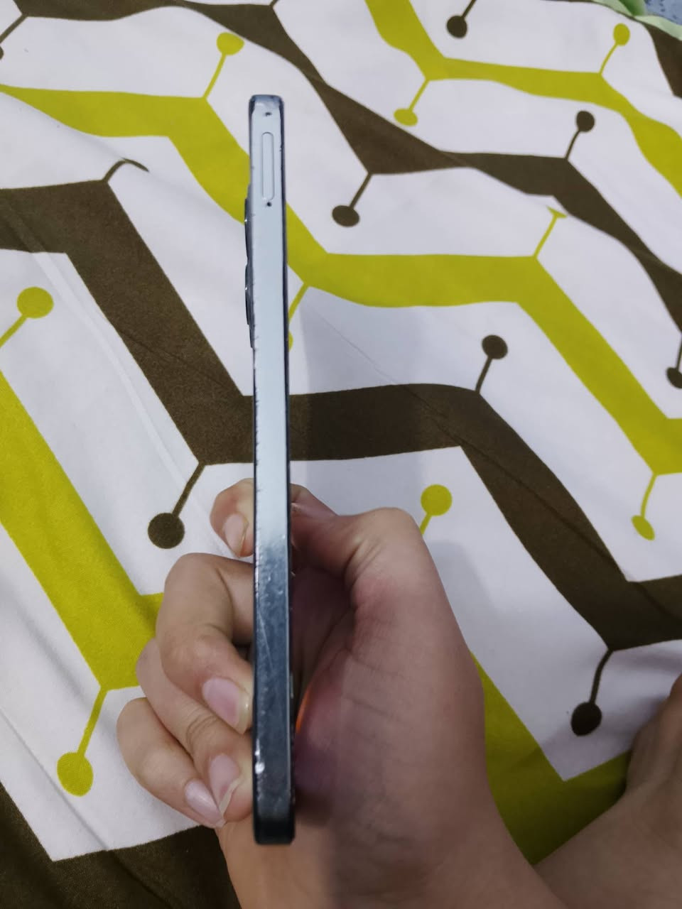 سلام عليكم مبايل للبيع الموبايل بس الشاشة مكسوره بيش ما يفيدك كلي يعجبني السعر خير  على خير ماعجبني هم خير على خير ***********
