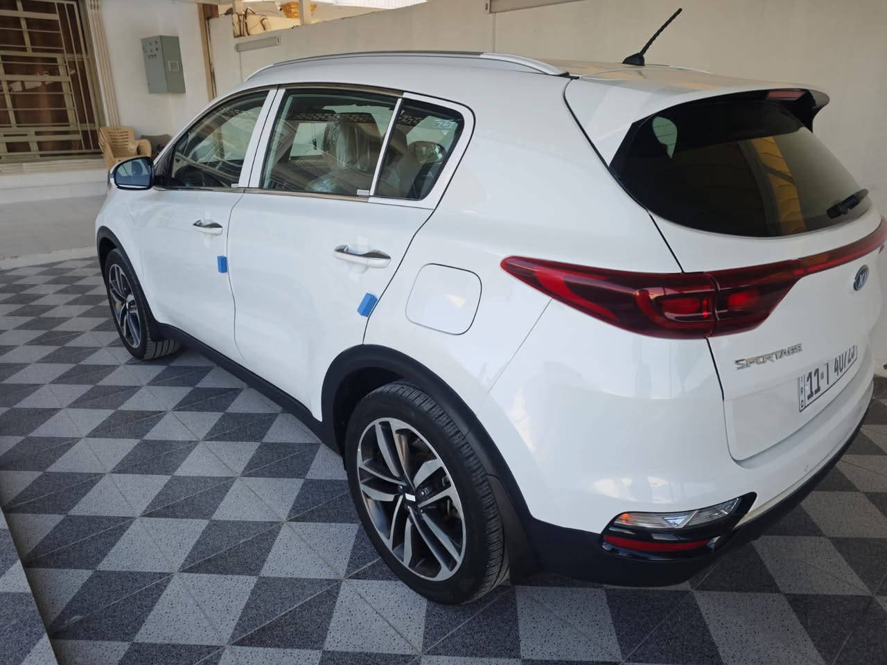 كيا سبورتج 2019 شكل 21 خليجي كفالة من تبديل وصبغ
رقم بغداد 
تحكم ستيرن + قفل سرعة 
حساس امامي + خلفي 
مري شفط + ويل كروم 
كشنات جلد 
داخل بيجي + قمارة سوده 
مود درايف انضمه قيادة 
لايت عدسة+ لد نهاري 
ملاحظة بيها فقط 4 اصابع بارد جوة قبق البانزين 
السعر 195 وبيها مجال 
عنواني بغداد التاجي 
***********
