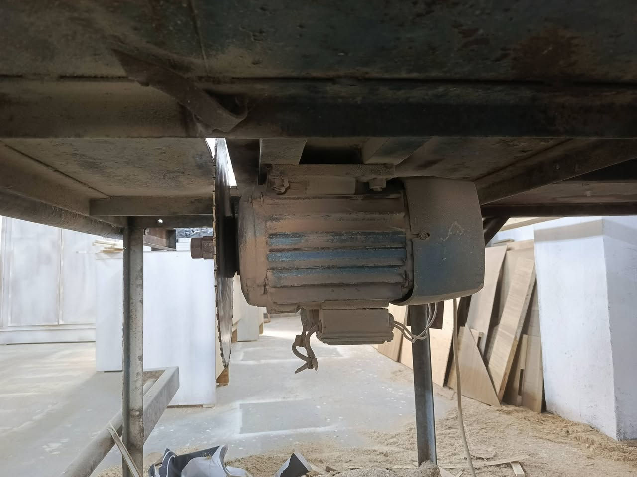 سلام عليكم مجموعه شذريه  رنده دبل منشار تشريح المنقار موجود بس يرادله ترتيب منشار عمل لا رجه لا شي
مقطع موجود للمكاين داخل المنشور سنكل المكاين
المكان ديالى الغالبيه 
للاستفسار المراسله خاص او الاتصال برقم ***********
