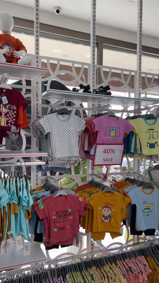 كل ما تحتاجينه لأناقة طفلك متوفر الآن في قسم الولادي:  👕 تشكيلة واسعة: نقشات مميزة وألوان صيفية خصم خاص: تخفيضات تصل إلى 40% 💯 جودة ممتازة: قماش درجة أولى مريح وناعم على بشرة الأطفال. مجمع_النمور_فرع_الموصل  💌 راسلونا للطلب  العنوان : الموصل - سايدين المثنى - مقابل متنزه المثنى  الهاتف 📞: *********** 🚚 خدمة توصيل متوفرة لكل انحاء العراق
