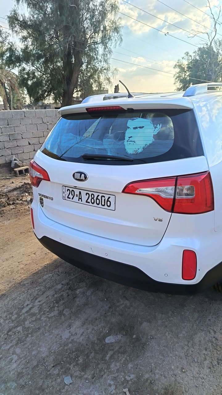 تحيه طيبه سورنتو 2015 سته سلندر فول مواصفات حداديه تخم تاير صدر جديد سياره بيها بس  جاملغ صبغ وشويه من الباب  لسعر 170 وبيهه مجال
***********
***********  لعنوان كوت
