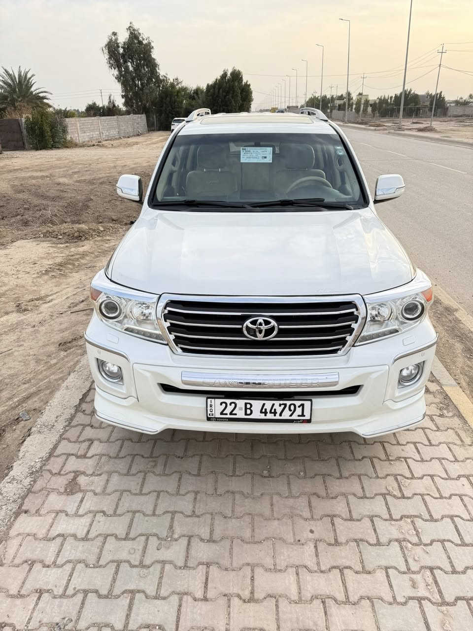 لاندكروز 2013 بريم اصلي جديده مكفوله كفاله من الصبغ والضربه بيه فقط بارد وسونار بيهة
بوضع الشركه سياره كل نقص مابيهه جاهزه من كلشي مواصفات 
ماشيه 150الف 
بصمه تشغيل 
بصمه ابواب 
تشغيل عن بعد 
مري قلاب مع رجوع 
طفايه اصليه 
لايت زنون 
عادي وناصي شرط نهار
أناره داخليه ازرك 
مري شفط 
كشن كهرباء 
داخل صاج 
ثلاجه بل جكمجه 
تحكم ستيرن 
شاشه 
كامره خلفي 
وحساس 
امامي وخلفي
كشنات جلد 
وبيبان جلد  
لايت متحرك 
زراك لايت 
اوتو جام 
7راكب 
محرك 6 
فوريل 4x4 
سياره فول بريم اصلي رقم اربيل دولي جديد هزه وسنويه جديده تحويل وكاله موجود
السعر 360 وبيه مجال 
العنوان واسط قضاء الزبيدية 
***********
