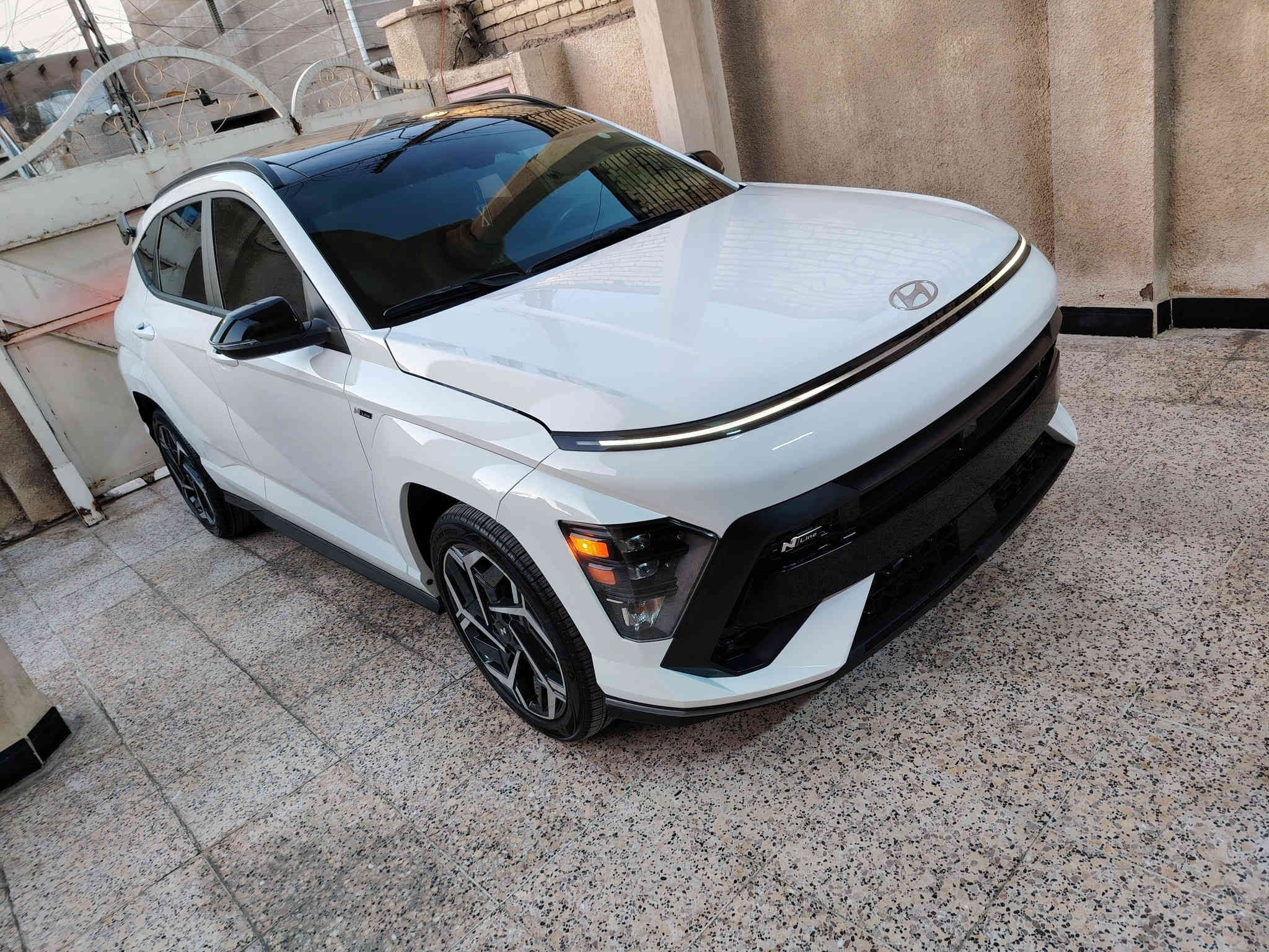 كونا  N  لاين  شكل الجديد  موديل 24  ماشية 11 ميل   ( فول موصفات 1/1 )  رقم بغداد حادثها بسيط جدا دعاميه فقط تم تبديلها نفس اللون باقي السياره  (بدون صبغ  بدون تبديل) صور الحادث مرفقة محرك  1600   تيربو  السياره جديده وما بيها نقصص
 السعر  198$  وبيها مجال بسيط جدآ ( رقم بغداد) 
مكاني بغداد الكرخ حي العامل ***********
