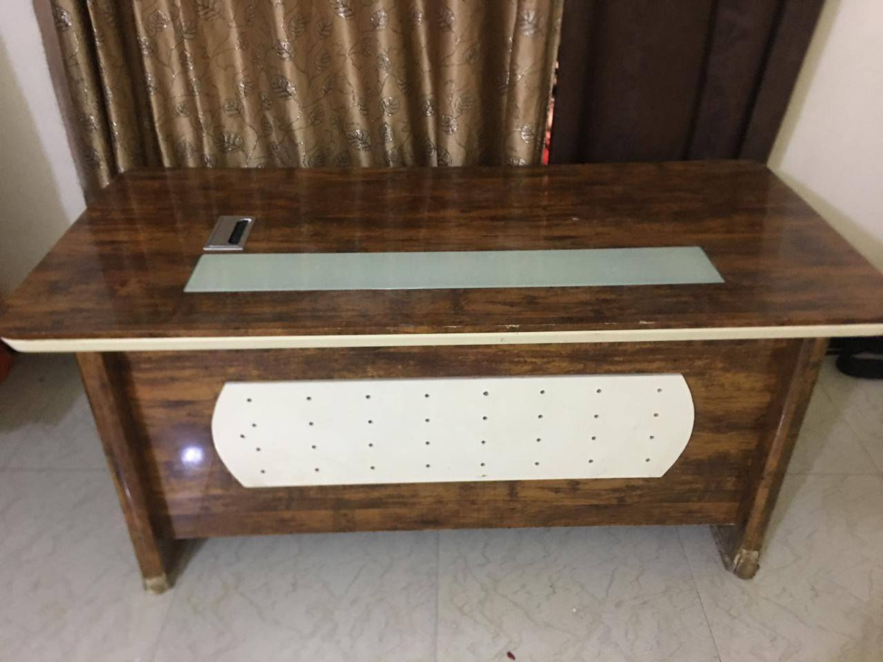 ذني و وياهن كرسي مكتبي للبيع السعر 150 وبي مجال حگ الجيه           الرقم:***********
