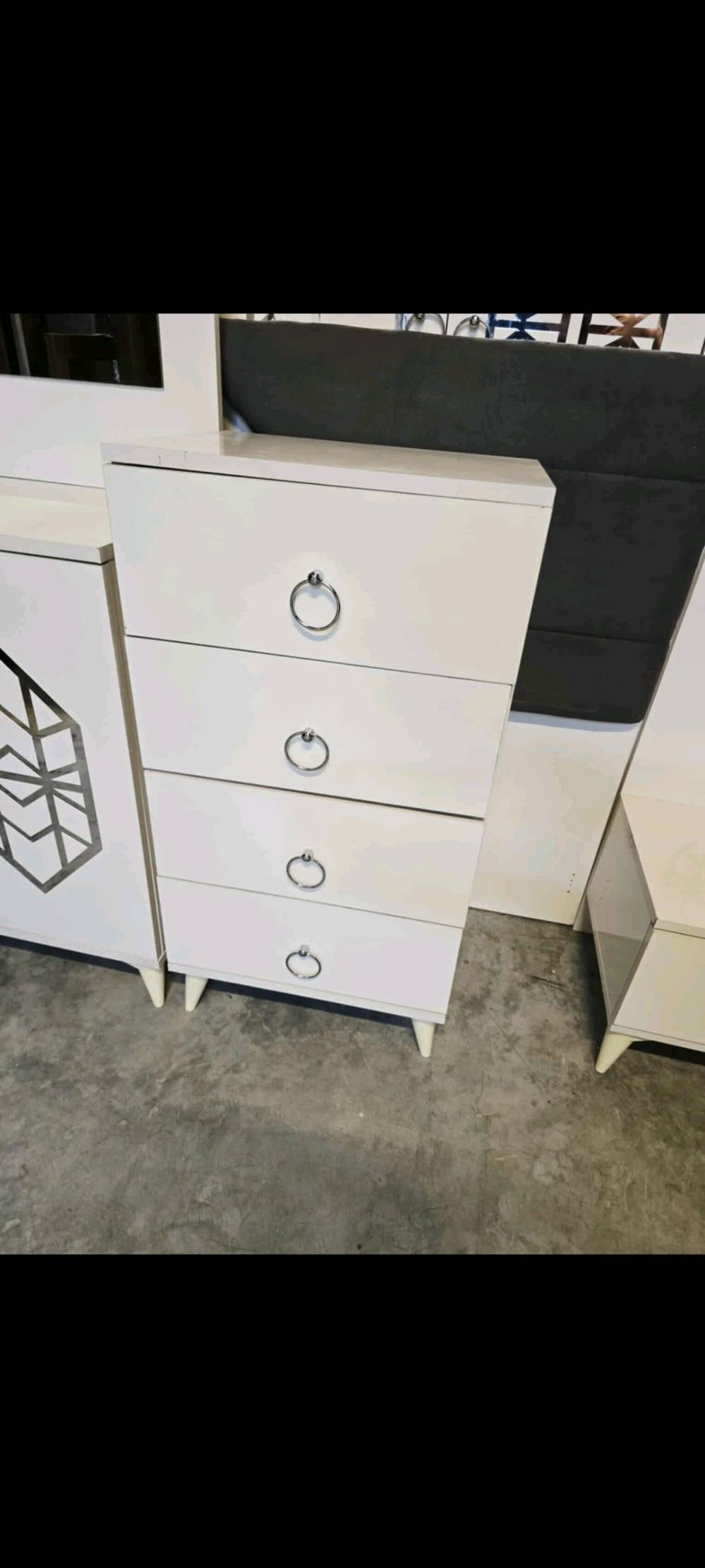 غرفة نوم مستعملة🇹🇷
موديل حديث 👌
 نضافة90 ٪💯
عدد القطع / 9 💥
سريره /مخزن 📥
شازلون /مخزن 📥
قماش /وتر بروف أصلي 💥
نضام / أبواب🚪
بيه كنتور طفل اضافي بابين 🍃
سعرها /850 قفل 💸
