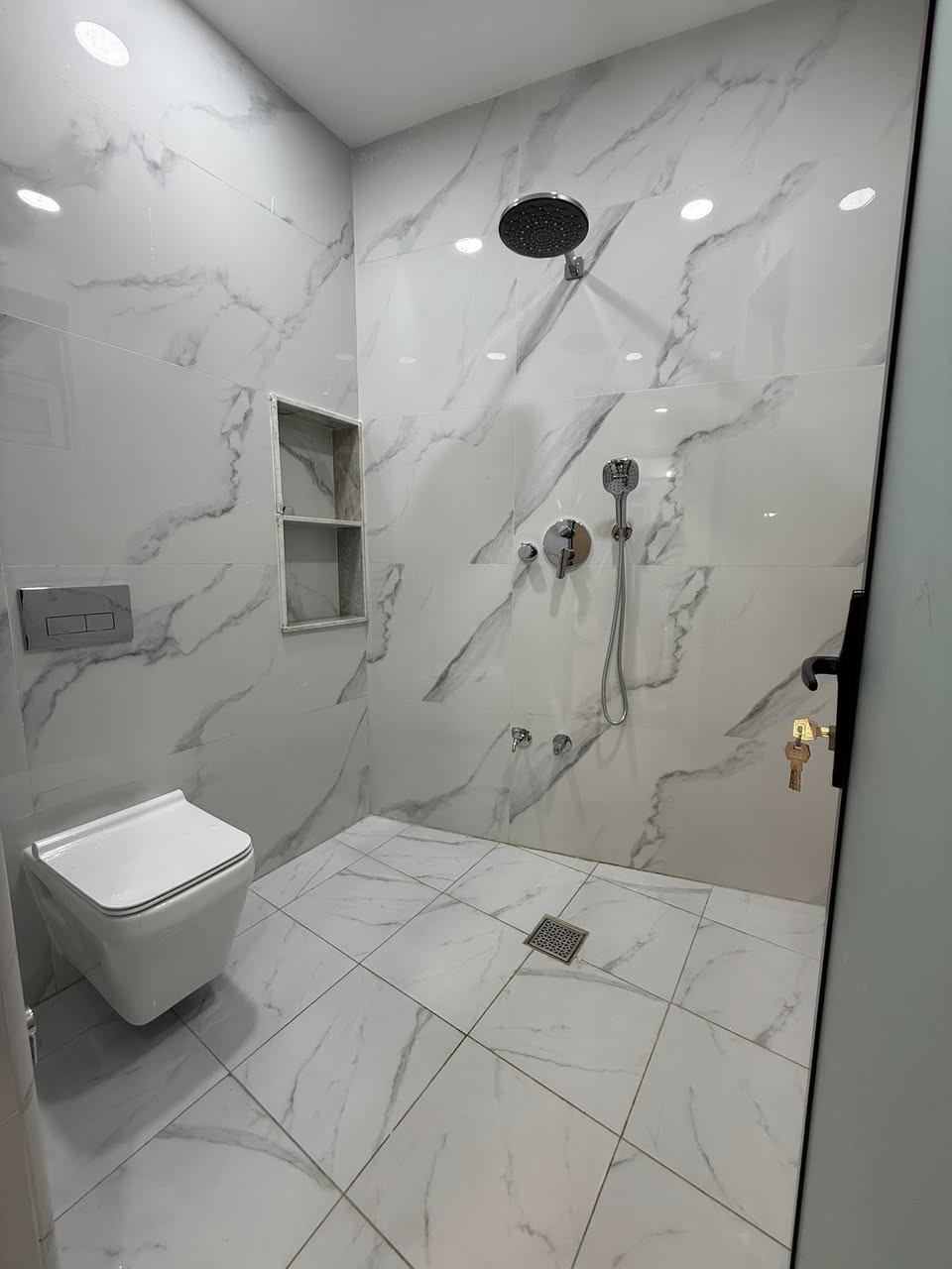 فرصة ذهبية 🔥 بيت طابو سكني صرف – السبع أبكار

📍 موقع مميز جدًا قرب الشارع العام
📄 طابو سكني صرف – جاهز للنقل
🏠 مساحة 84 م²
🛏 4 غرف واسعة
🚶‍♂️ قريب من جميع الخدمات (أسواق، مواصلات، مدارس)

✨ موقع استراتيجي يصلح للسكن أو الاستثمار
✨ وصول سهل وسريع
✨ حي مخدوم ومرغوب
✨ خيار ممتاز للعوائل

💰 السعر: الاتصال بالرقم 

📞 للاستفسار والمعاينة: ***********
