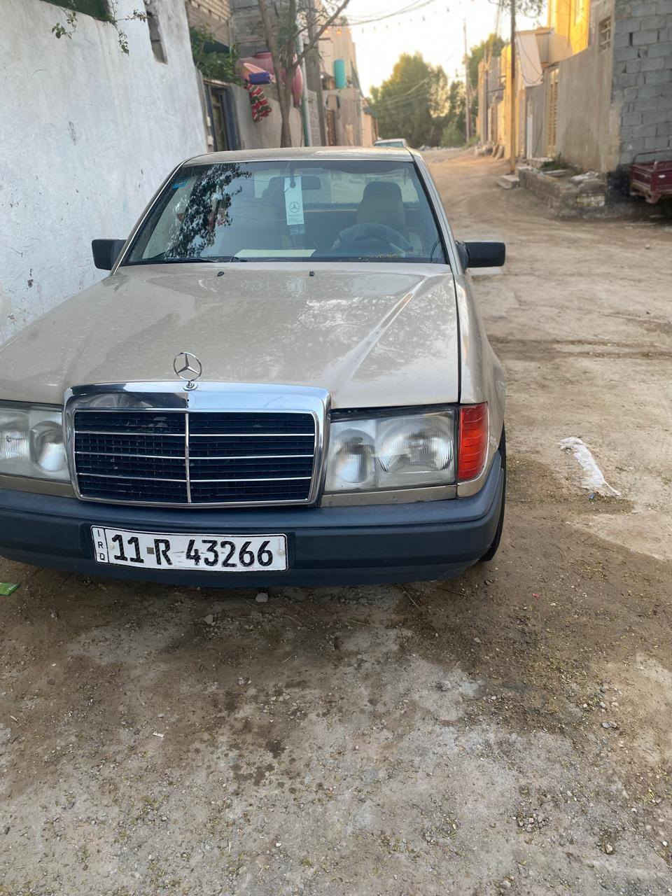 مرسيدس للبيع حجم 300 موديل 90 مصبوغه للجماليه جيرو مكينه مقفولات حداديه نص عمر تخم تاير رقم بغداد باسمي السياره كلش حلوه مكان كربلاء الحر السعر 50 وبيها مجال *********** ***********
