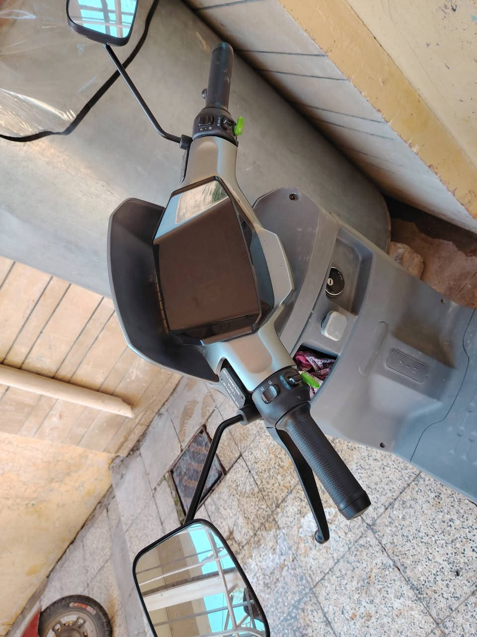 ماطور شحن نضيف ٦ بطارية للتواصل *********** / مكلف بل نشر
