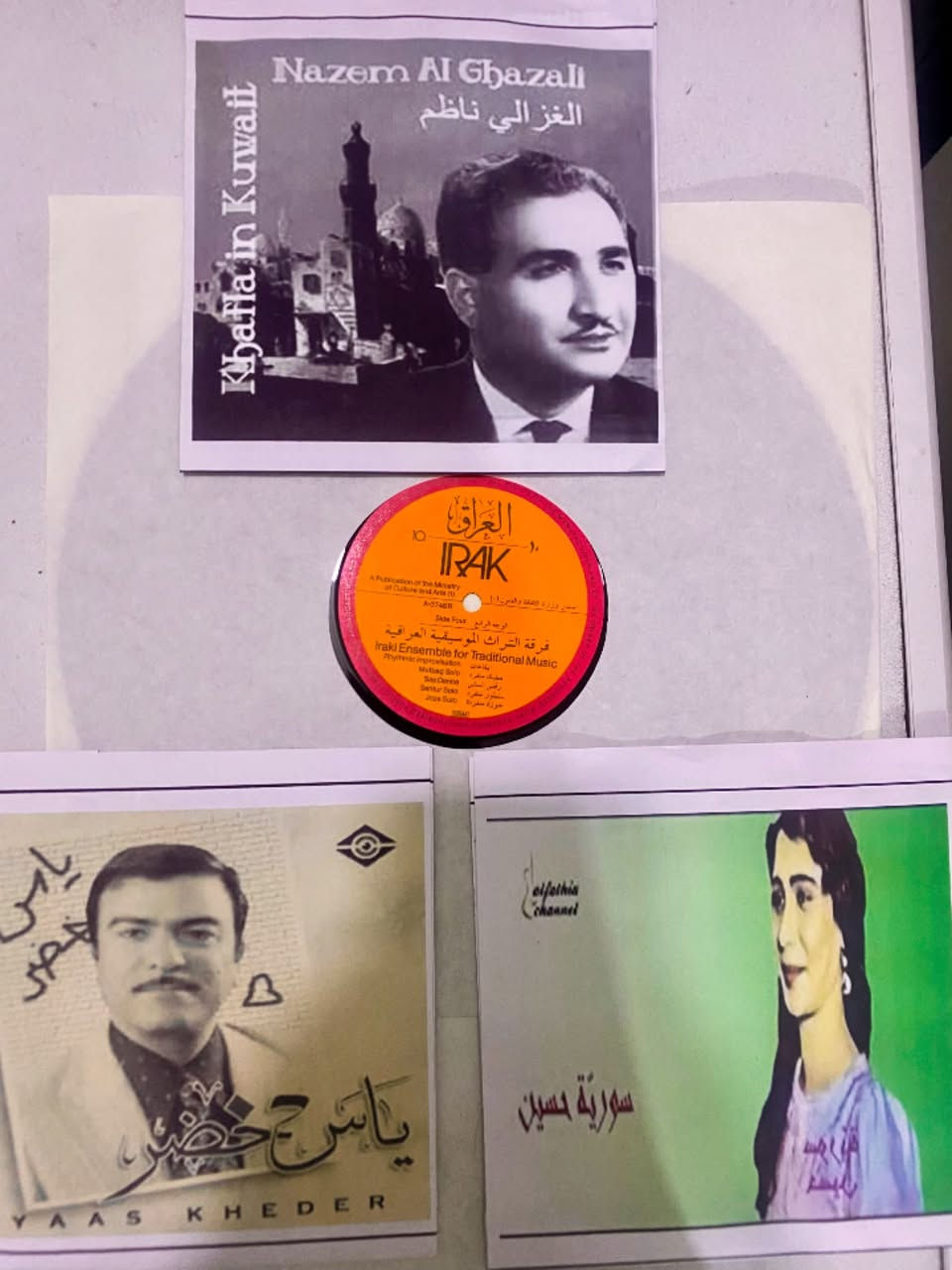 أسطوانات اغاني
حجم صغير عدد 8 اغاني عربية 
حجم صغير عدد 3اغاني عراقية 
حجم كبير عدد 1 موسيقى من التراث الشعبي العراقي 
للتواصل *********** واتساب 
نظافة 90‎%‎ صوت صافي
