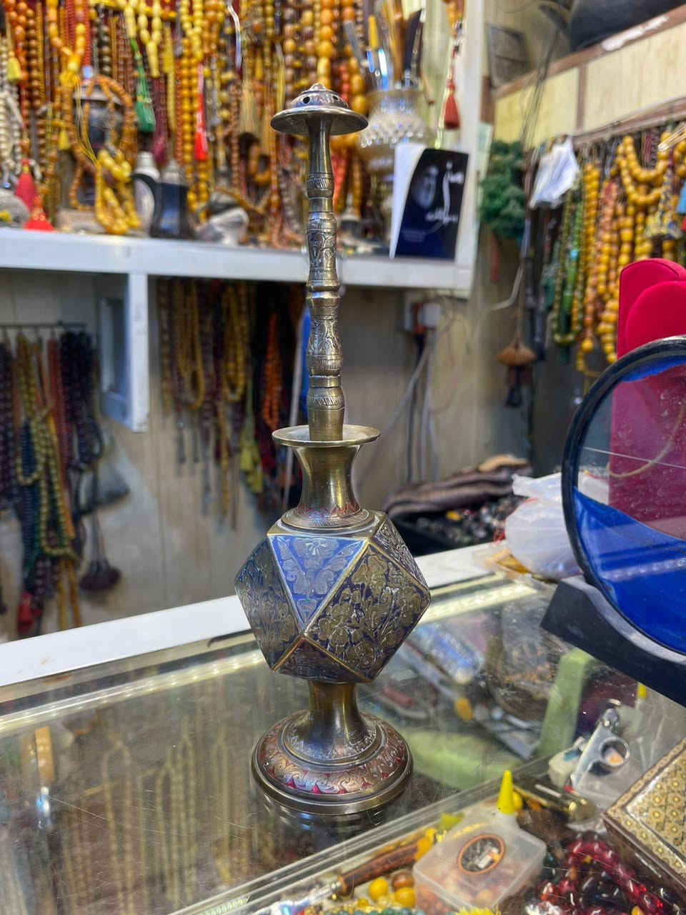 مساكم الله بالخير والبركه 🇮🇶🕊️🇮🇶 مرش او كلبدون هندي مضلع مينه ملونه قديم جدا للاستفسار خاص او الاتصال على الرقم التالي (***********)كرار الشيخ
