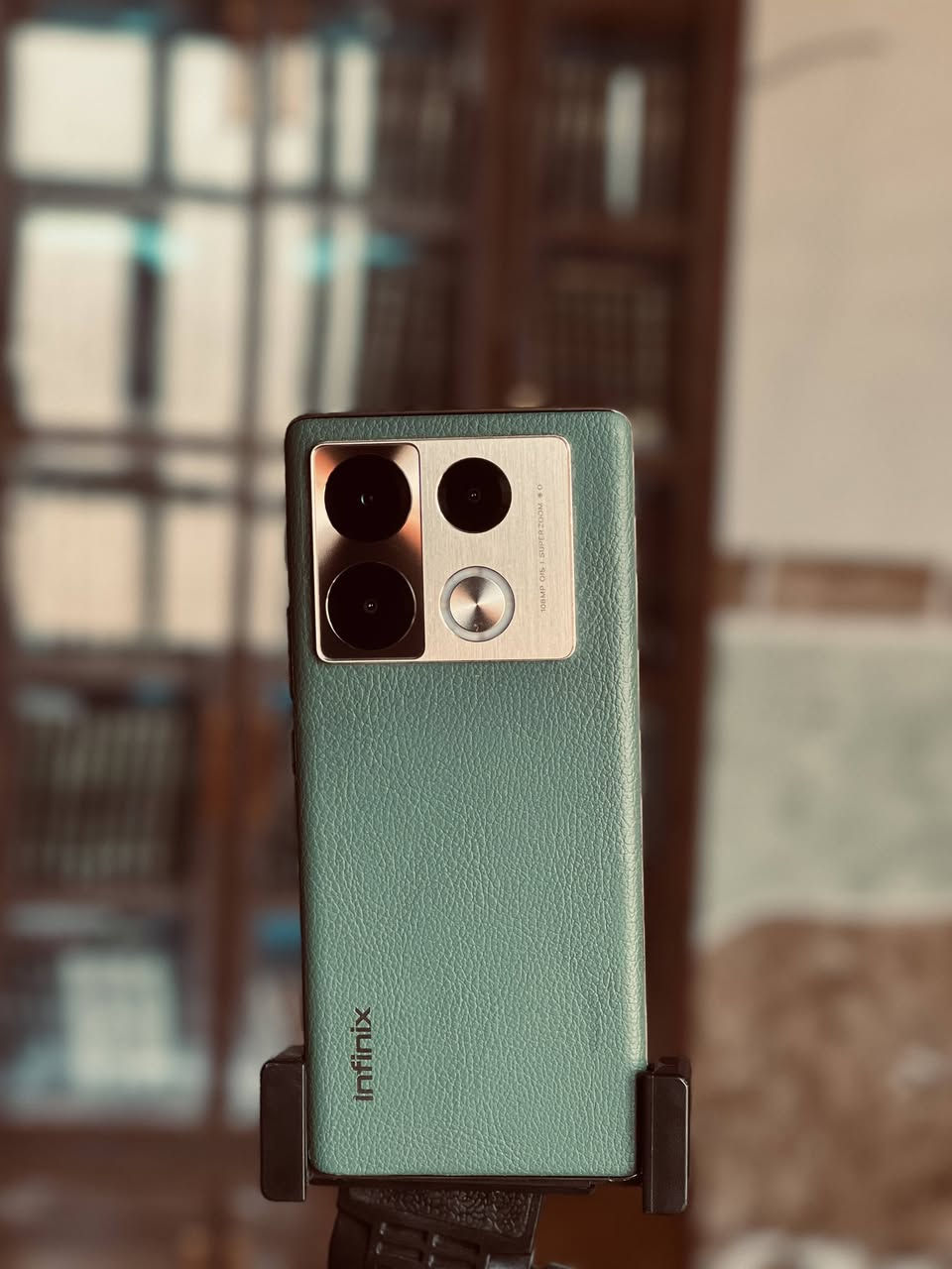 Infinix Note 40 Pro 5G
مراح ابدي احمدلك بالجهاز بس من تاخذه مني تضل تترحملي لان ما متعبه موصفات الجهاز.. 
📍الذاكره 256
📍الضهر من جلد نباتي ركز (جلد) 
📍الشاشه مسطحه راح تونسك من ناحية الالعاب او المشاهده 
📍البطاريه 5000 ملي أمبير 
📍يدعم الشحن اللاسلكي حاله حال الايفون 
📍يدعم بصمة ( وجه ) و ( اصبع ) 
📍الكامره الخلفيه ثلاثية: 108 ميجابكسل (رئيسية مع مثبت بصري OIS) + مستشعرات مساعدة 
📍الكامره الاماميه 32 ميجابكسل
📍الجهاز ابد مايصرف شحن ابد ابد 
📍سبب البيع اريد اشتري كامره 

📌 السعر خاص او هذا رقمي وبخدمتك 
*********** واتساب
