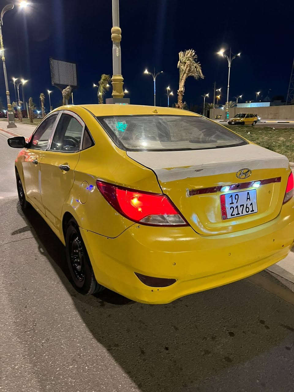 السلام عليكم اكسنت 2013وارد خليجي للبيع لمراوس مكينه 1600 سياره بيه جاملغ ايسر حادث فخذه بيه تعديل حداديه جديده كهربائيات كله شغاله شاشه كامره.تحكم ستيرن تخم تاير جديد  تبريد نقصه بس راديتر مزروفه سياره يرادله ترتيب بسيط راعيه يريد مداور مكاني كربلاء عكد بني تميم *********** سعر 70بيه مجال بسيط
