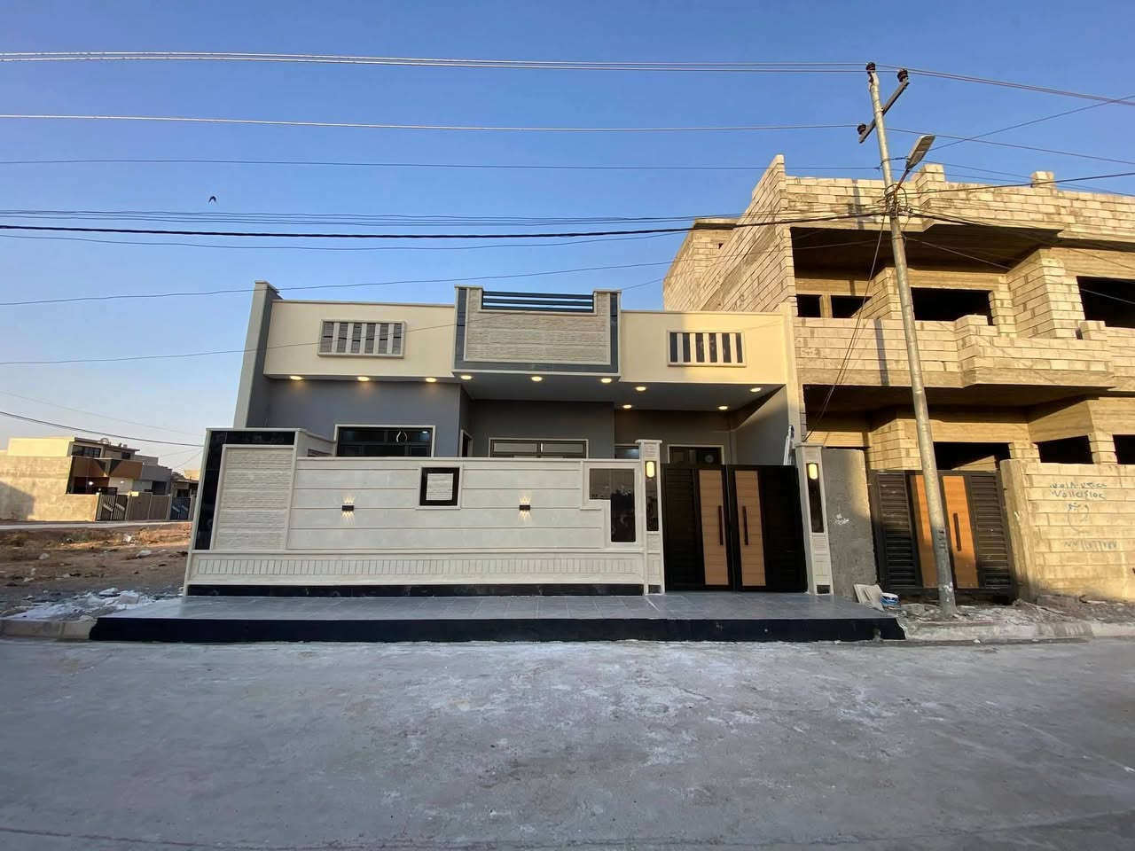 للبيع للبيع دار مساحه ١٠٠متر مربع طابقين زيرو تسليم مفتاح فوري *********** *********** او مرجعة عقارات علي الحافظ موصل مدخل شقق الخضراء
