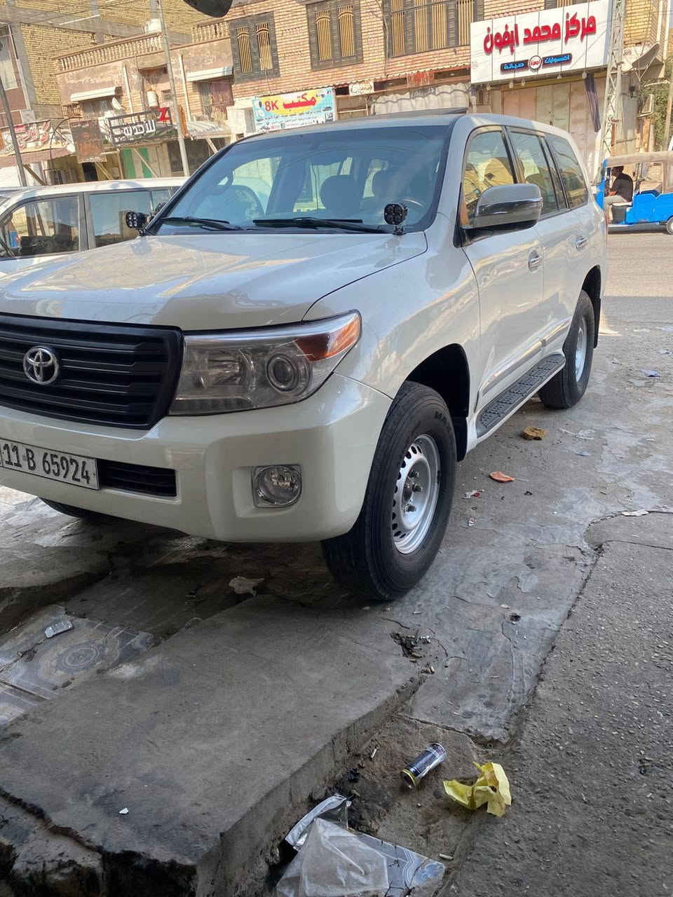 سلام عليكم لاندكروز موديل 2009 سياره حلوه 
مصبوغه حزام سياره جديده حيل 
تخم تاير حداديه رقم بغداد الدولي 
مكينه 6 سلندر
تحويل مباشر العنوان ميسان 
السعر 275 وبيها مجال 
***********
***********
