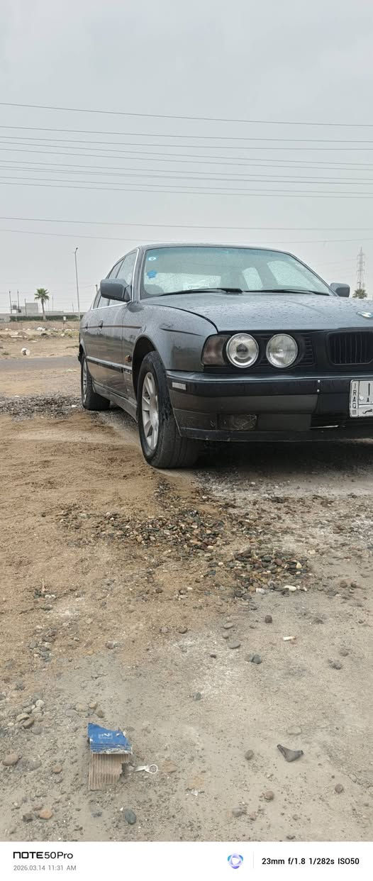 اسلام عليكم
للبيع بي إم موديل 90 محرك مفتوح كير عادي 
محرك جديد شرط لا تبخير ولا تنقيص مصبوغه عام جماليه
مكفوله من الحادث تبريد شغال غرفه نضيفه كهربائيه شغاله
سنويه لل 28 صلاح الدين شرط التحويل السعر 45
مكان السياره صلاح الدين القادسية رقم (***********)
