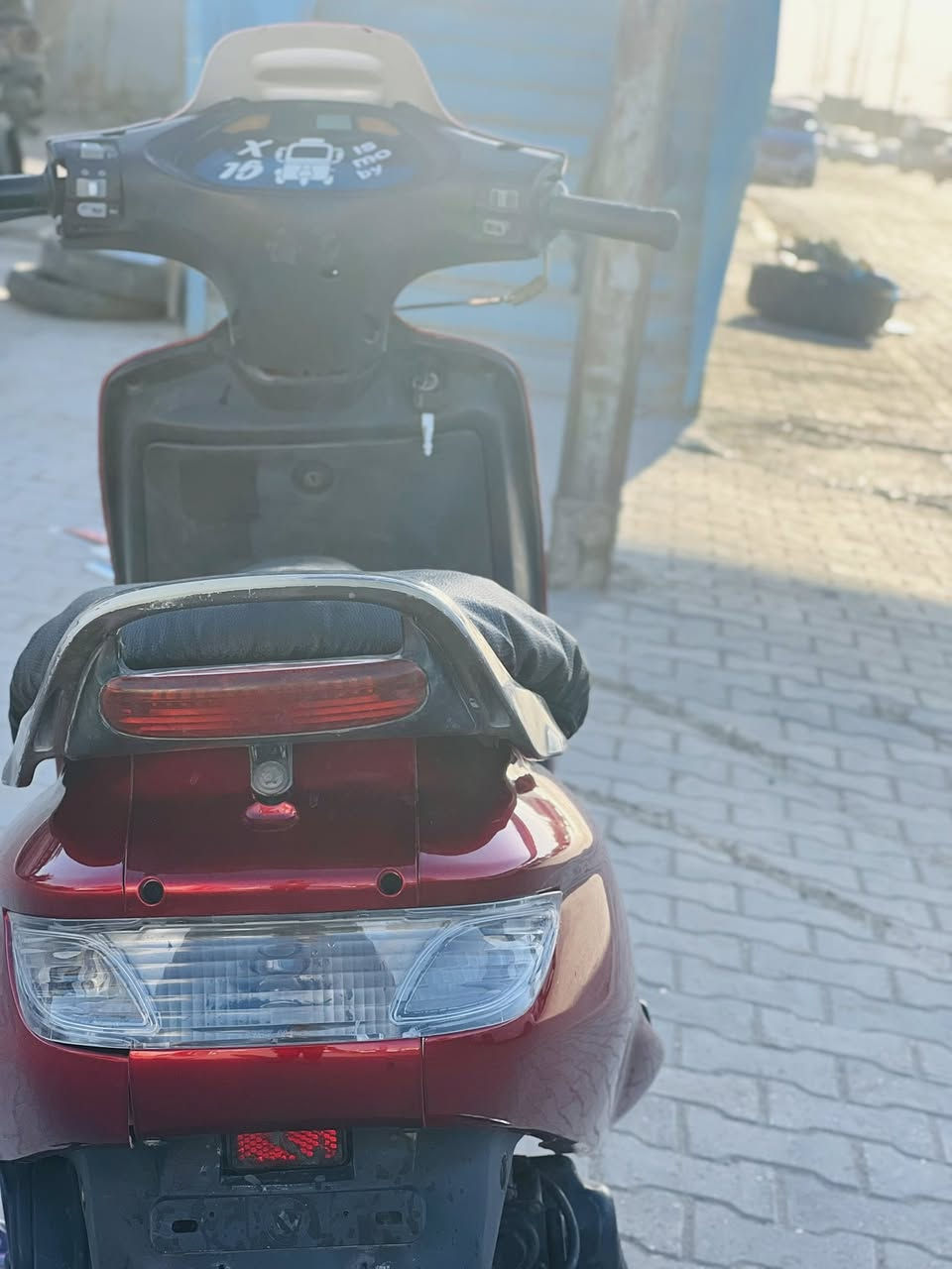 يالله 
فراشه فحل حاويه للبيع مختمه رقم واحد 
(كرستال) 
مكينه ناعمه مكفوله علفحص شلعتها تخبل 
كهربائيات كلها شغاله مكاني نجف مجسرات مكه 
سارها ٥٥٠ بيها مجال بسيط حك الجيه 
***********
