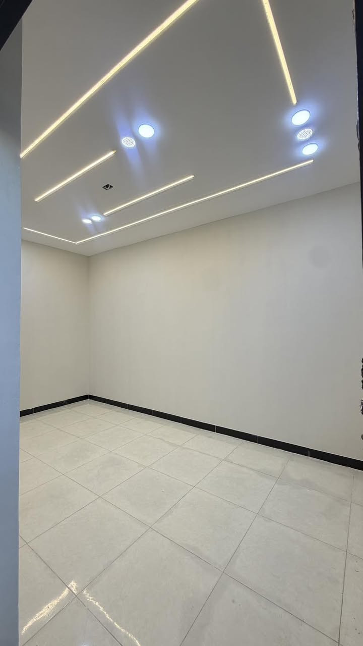 ﷽

#بيت_للبيع🏠

#الموقع : حي السلام 🏘️ شارع 10

#مساحه : البيت 100 م 
واجهه البيت 5  والنزال 20✨

#تفاصيل : البناء  طابق واحد 🚧  البناء درجه اولى 🪴الطابق  الارضي غرفه وصاله ومطبخ واستقبال وصحيات 

🔻نستقبل كافة العروض السكنيه والتجاريه 🔻

#مكتب_دار _السلام للوساطة_العقارية 🌍
تسعدنا زيارتكم للمكتبنا 
📍الكائن في النجف الاشرف  حي السلام- شارع ابو دجاج 📍

للمزيد من المعلومات والتفاصيل عن العقار والمعاينه الميدانية يرجى الاتصال على الأرقام التاليه
(***********) (***********)

