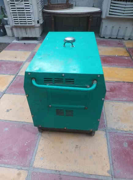 مولد{ 5 } كيفي { 30 } محرك بلادي ملف بلادي بس نقص باتري تجي تفحص وتاخذ سعر{ 350 } بغداد حي الامين واتساب  ***********  بغداد  {ماعندي توصيل }
