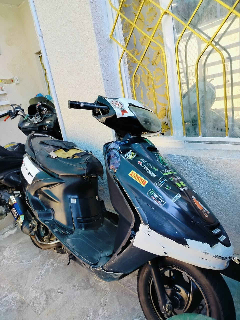 السلام عليكم دراجه فراشه للبيع كايمه طافيه  مكينه بلاديه شلعه ومعدل صاروخ تخم تايرات جدد سلف شغال ضفيره جديده دبل خلفي بلادي جديد قبق هندر جديد بلادي شرط  صالنصه رياضي Sc دراجه نضافته مثل ما موضح بالصور  قيم وأخذ مكاني ميسان للاستفسار ***********
