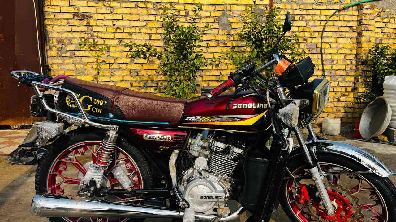 السلام عليكم من رخصة الادمن المحترم سيفان للبيع موديل 2025 طالعة بشهر الثامن فول نظافه بيه خلل بس البصمه وعدي احتياط مافارغلها وعندي خوذه هم وياها مكاني كربلاء طويريج الشراي يتصل ويدلل ***********
