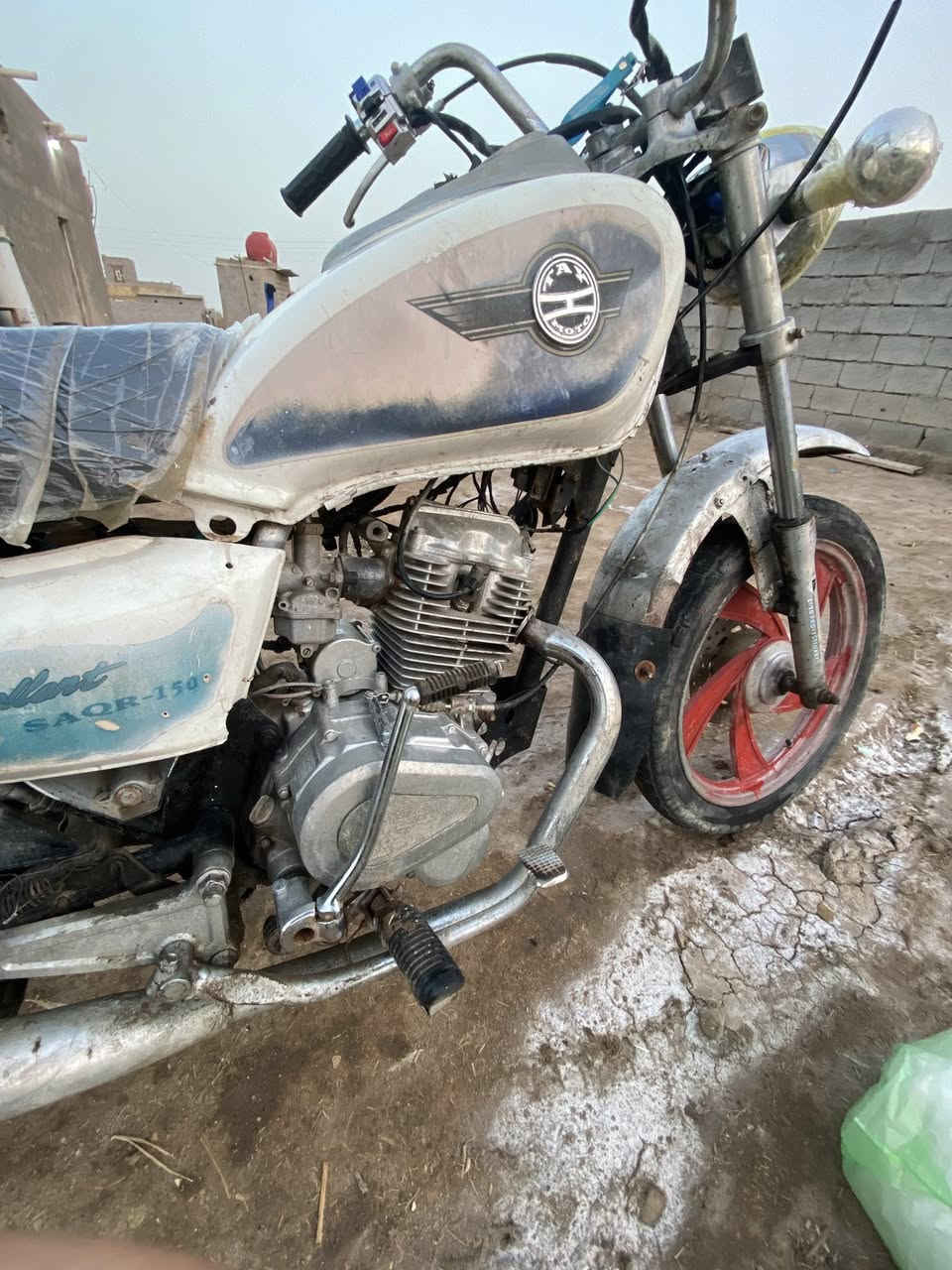 سلام عليكم دراجه جوندا /تايموته موديل 2010دراجه كامله مابيه نقص كهربائيات كله شغاله الدراجه رقم وسنويه محرك نضيف دراجه للمراوس ب دراجه تايكر أو نامه للمراوس فقط لاستفسار على الرقم ***********وتساب
