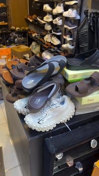 شحاطة جلد • الحرية • للبيع