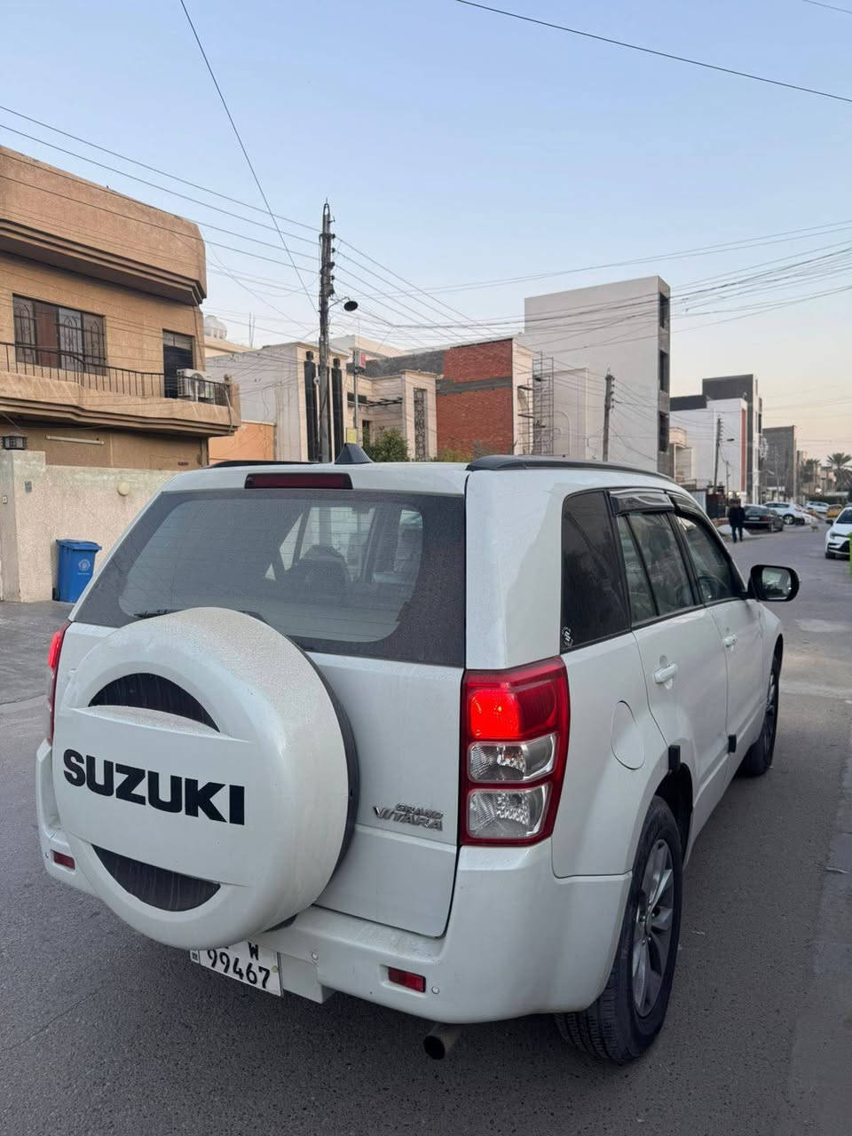 سوزوكي كراند فيتارا 2014 ياباني اصلي استلام شركة العامة
السيارة وارد خليجي كفاله عامه من الضربه والصبغ والتبديل والبارد 
سعة المحرك: 2400
كير: اوتوماتيك  بنظام اربع سرعات 
دفع رباعي مع ازرار تحكم بالدفع الرباعي
السيارة بيها نظام تشغيل ذكي
ثلاث بصمات دخول/مثبت سرعة/تدفئة تبريد/اشاير بالمري
/تحكم بالمري/تحكم ستيرن /حساسات خلفية/كامرة خلفية
/ايرباكات/تخم تايرات جدد
رقمها بغداد الجديد باسمي تحويل مباشر
سنوية بسمي
السيارة كاملة ومرتبة وجاهزه للاخير 
مكان السيارة بغداد العامرية 
السعر 125 ورقه و بيها مجال 
*********** / ***********
