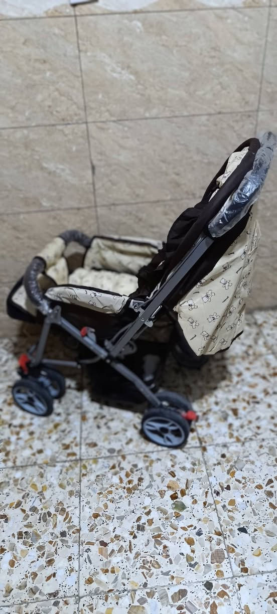 عربانه طفل جديده مامستخدمتها ولا ومره مريحه جدا تصير منام وجلوس بيها3 وضعيات وزنها متوسط متتعب بل شيل وشكلها فخم وحلو واليده تتبدل اماميه وخلفيه وتايرات دبلات وبيها مضله والمقعد ديباج مريح جدا وبيها حزام امان حته الطفل ميوكع لو يتحرك  سعرها 45 
حي المهندسين شارع ١٥ فرع اسواق خوخة


**إذا كنت صاحب هذا الإعلان وتريد حذفه لأي سبب، رجاءا أرسل رسالة إلى الدعم الفني**