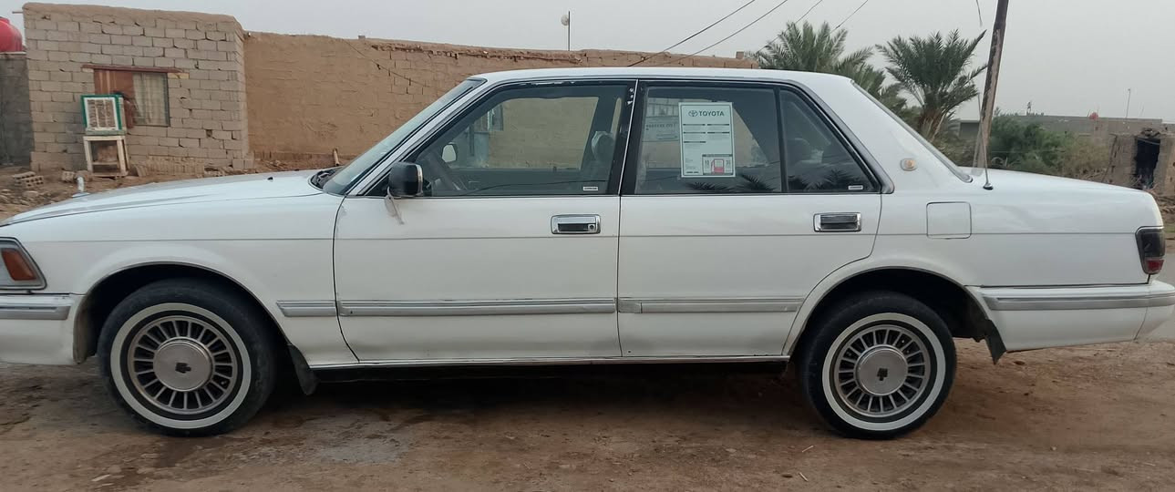 سلام عليكم  سياره سيدانه موديل 90مكفول مكينه وكير مصبوغه جماليه سعر 65وبيه مجال للطيبين رقم بغداد انكليزي مكاني واسط قضاء الحي هاتف ***********
