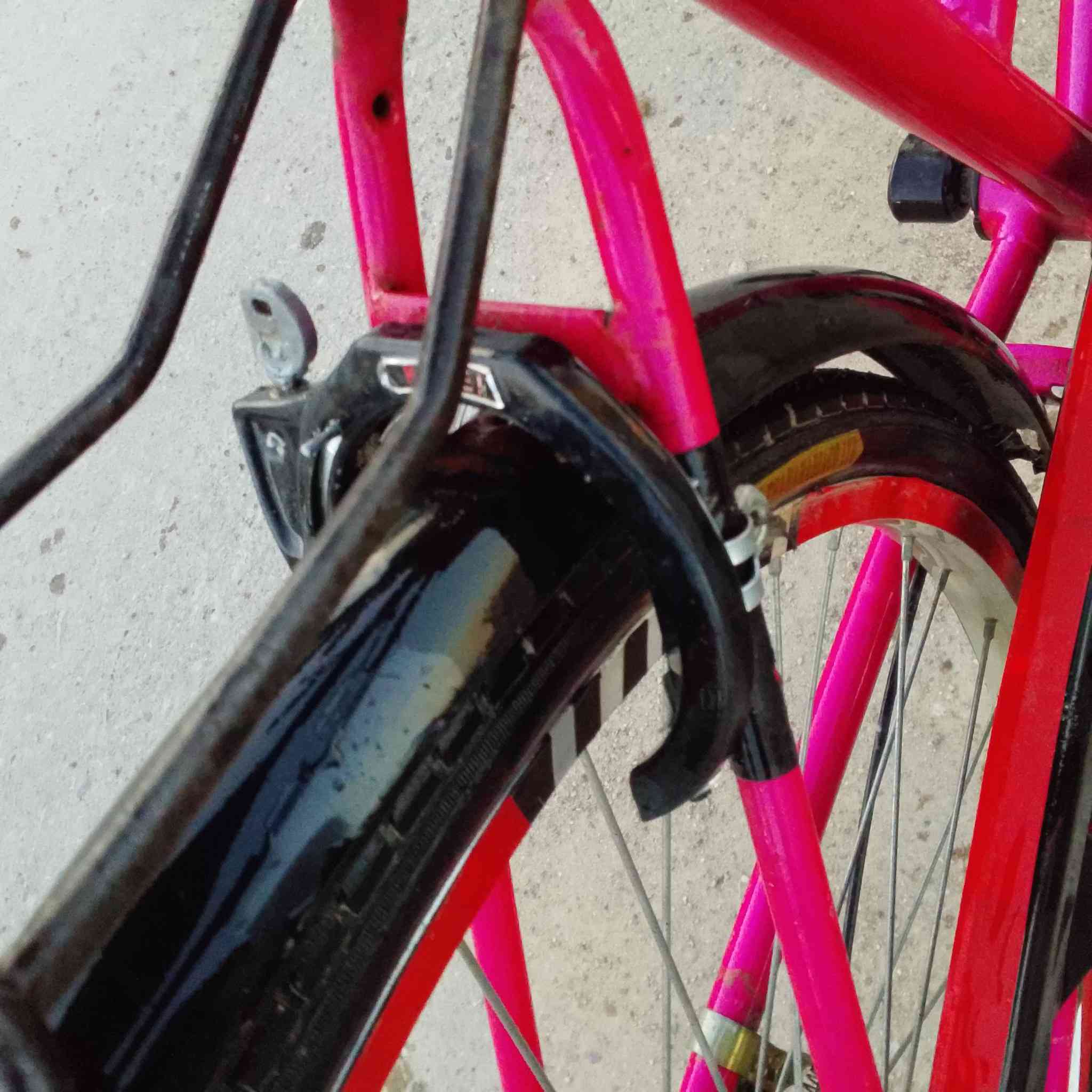 السلام عليكم البيع باسكل موزه حجم 26 يابني شرط تايرات وجوابه جديد باسكل نضيف جدا سعر خاص العنوان تكريت القادسية شارع ابو عقرب رقمي ***********
