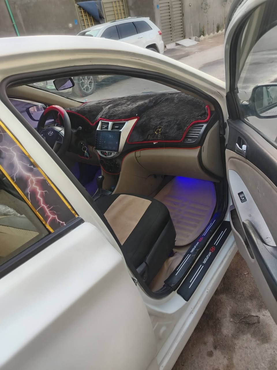 سلام عليكم اكسنت مديل 2016 رقم بصره نكليزي 
وراد خليجي محرك  1600 
سياره فول موصفات فتح تحكم ستيرين شاشه كامره
سياره بيهه طخه بل بك لايت صفحت اليمنيه
وبيهه صبق مكانات مكفوله ضربه القويه وتبديل
مكينه كير وحداديه تخم تأير خير من الله
سعر 83 $وبيهه مجال
مكان بصره حي بغداد
رقم الهاتف ***********
شراي يتصل ما متواجت عل انت
